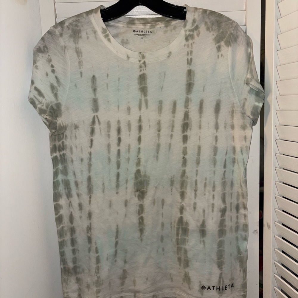 Athleta Subtle Tie-Dye Tee in Gray and White